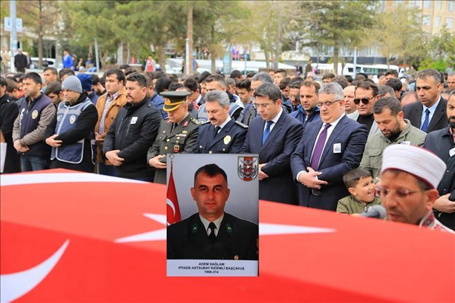  Şehit Adem Sağlam Gözyaşları arasında toprağa verildi.