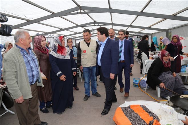Başkan Yazgı İHH Kermesini Ziyaret Etti