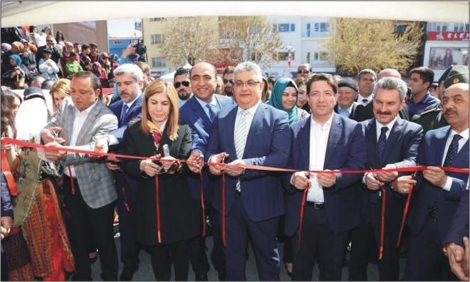 Çemberimde Gül Oya? projesinin ?81 İl 81 Kültür´ adlı sergisi Aksaray´da açıldı.
