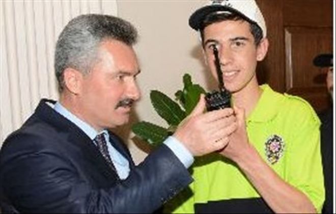 Özel gençler bir günlük polis oldu