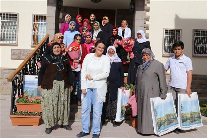 Yeşim Pekmez Annelerin Anneler Gününü kutladı.