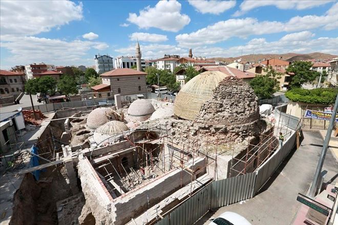 Aksaray´da 2. Kılıçaslan Hamamının Kubbeleri tüm ihtişamıyla ortaya çıkıyor
