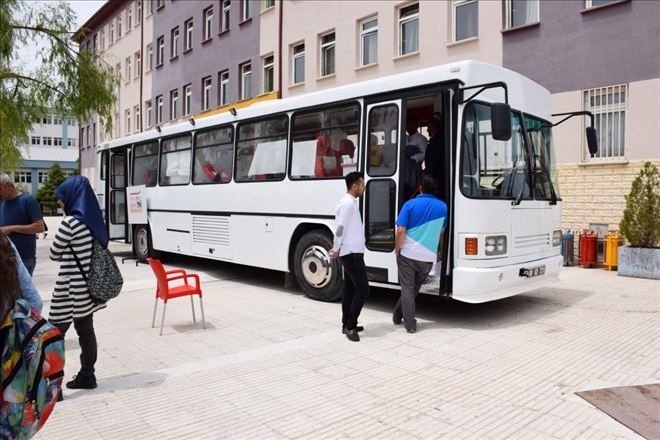 Sağlık Öğrencilerden Kızılay´a kan bağışı