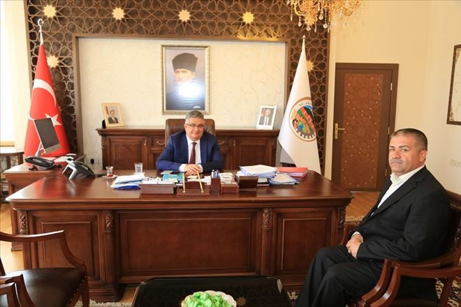 Kurduğu ayrıştırma tesisinde hurda plastik, bakır ve demirleri geri dönüştürüyor