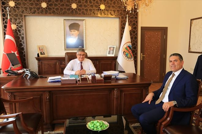 Fahri  Solak Vali Aykut Pekmez´i ziyaret etti