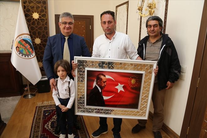 Türkiye´de sığınmacı olarak yaşayan İran vatandaşlarından Vali Pekmez´e ziyaret