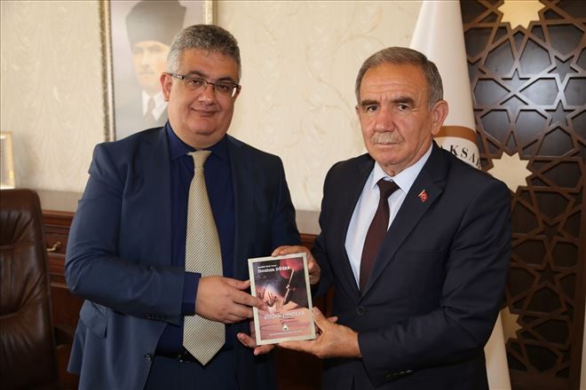 Aksaray´lı Şair Halk Ozanı İbrahim Düğer Vali Aykut Pekmez´i ziyaret etti
