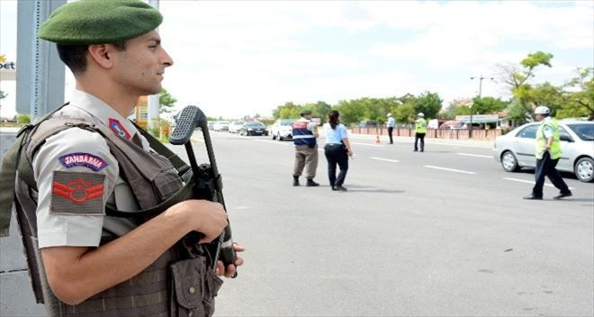 Uzun namlulu silahlarla bayram trafiği denetimi