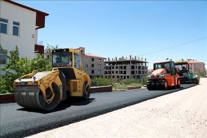 3 Mahallede Sıcak Asfalt Çalışması Yapılıyor 