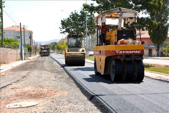 Aksaray Belediyesi Hacılar Harmanı Mahallesinde Sıcak Asfalt Çalışması Yapıyor