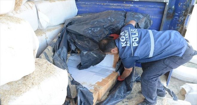 Samanların içinden 50 bin paket kaçak sigara çıktı