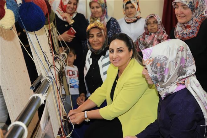 Yeşim Pekmez Halı Atölyesini ziyaret ettiler.