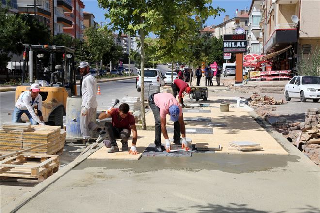Eski Kaldırımlar Tamamen Yenileniyor 