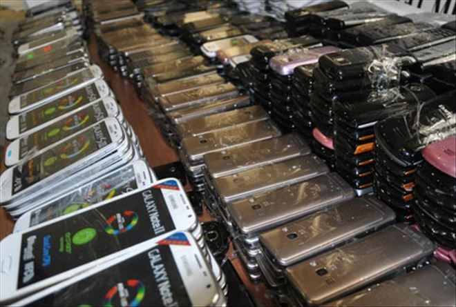 500 Adet  cep telefonu  ele geçirildi.