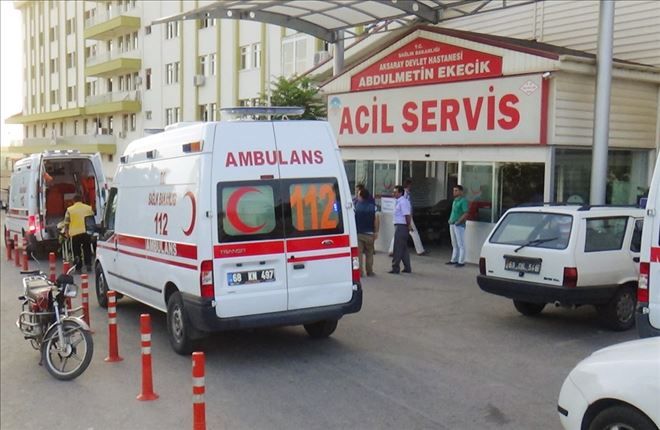 30 Metrelik yolda otomobil duran otomobile çarptı 2 kişi yaralandı.