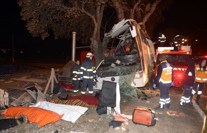 Eskişehir´de otobüs kazası: 13 ölü, 42 yaralı