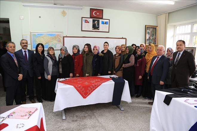 Vali eşinden halk eğitimi kursuna ziyaret