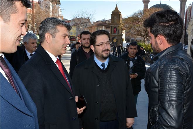 Meydanında Vatandaşlarla Sohbet Ettiler