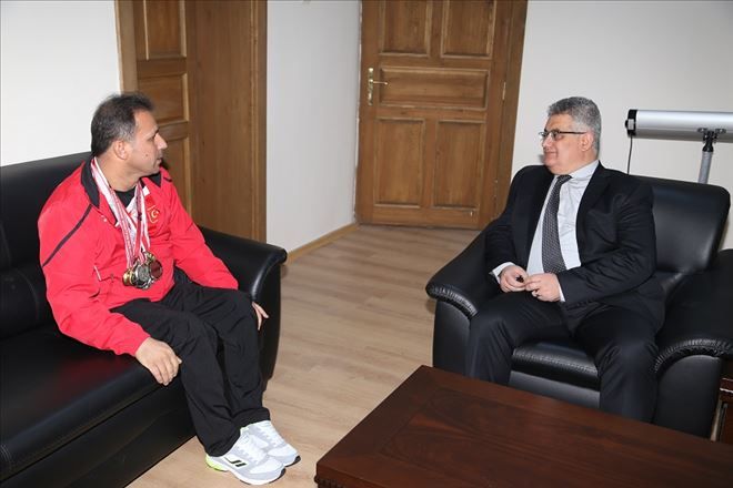 Bedensel Engelli Milli Sporcu Vali Aykut Pekmez´i ziyaret etti