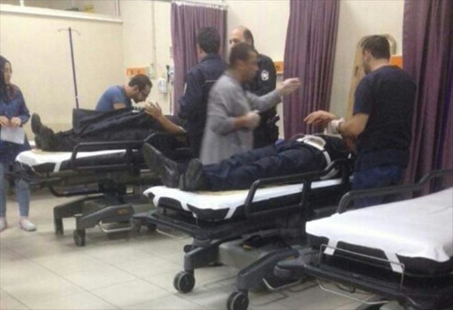 Otomobil Traktöre Çarptı 5 Kişi Yaralandı