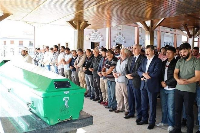 Ölüme de Son Yolculuğa da Beraber Gittiler;Mezarlarıda Yan Yana  