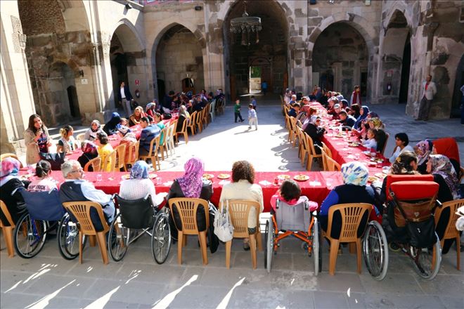 Özel Çocuk ve Ailelerine Aşure Etkinliği