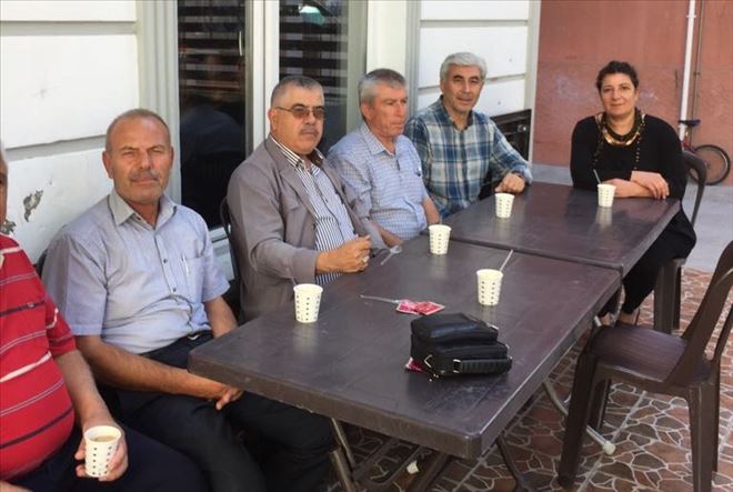 Muhtar Kendi Yaptığı Aşureyi Kendi Dağıttı