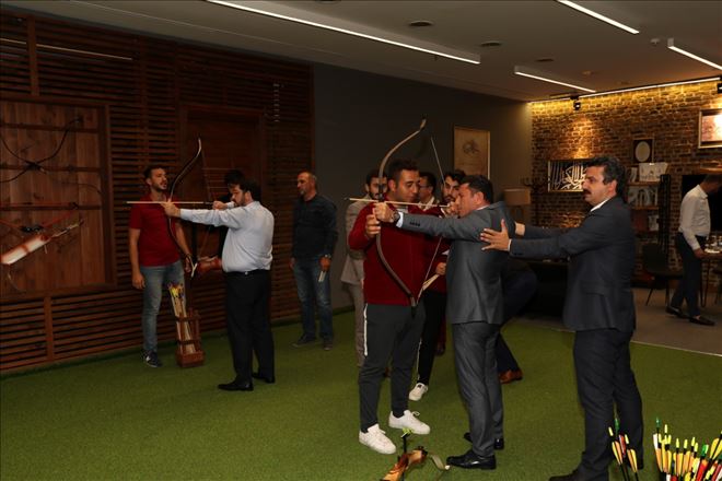 Yazgı, İstanbul´da Okçular Vakfı´nı Ziyaret Etti 