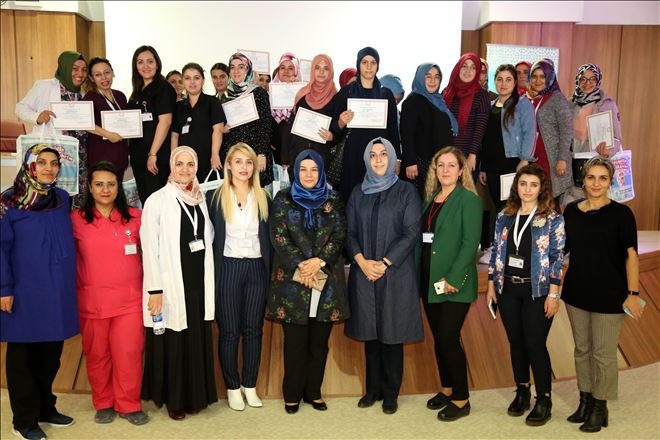 Hasibe Yazgı, Gebe Okulundan Mezun Olanlara ?Hoş Geldin Bebek? Çantası İle Sertifikalarını Verdi