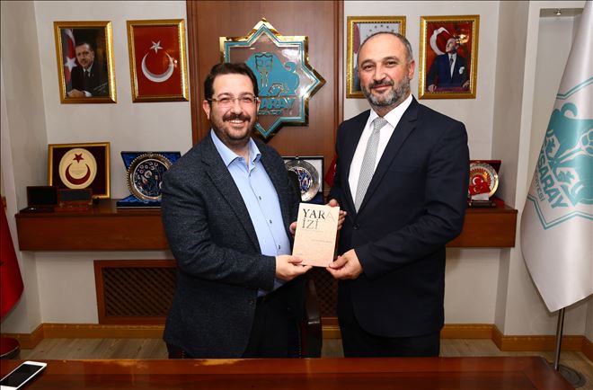 Kemerkaya; ?Yara İzi´ Adlı Kitabını Başkan Yazgı´ya Takdim Etti