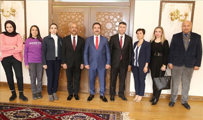 Milli Eğitim Müdürü ve Öğretmenler Vali´yi Ziyaret Etti.