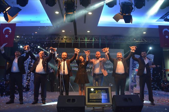 AKINSOFT 14. Bonus Ödül Takdim Töreni ve Merve Özbey Konserinde Dünyada Bir İlk