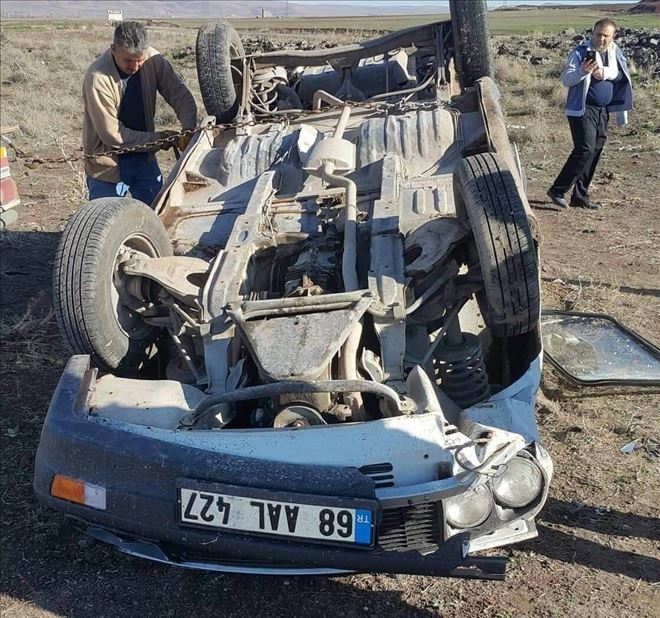 Otomobil  şarampole devrildi; 1´i ağır 5 kişi yaralandı.