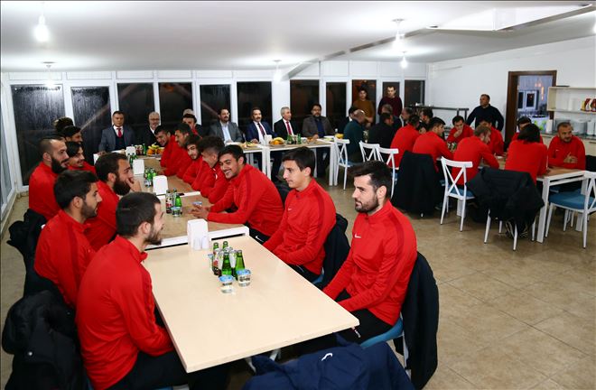 Vali Ali Mantı ve Belediye Başkanı Haluk Şahin Yazgı Aksaray Belediyespor Tesisinde?