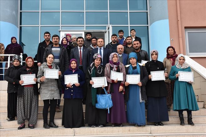 Genç Çiftçilere Eğitim Sonrası Katılım Belgesi Verildi