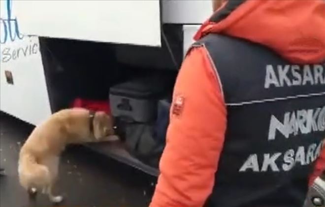 Aksaray Polisi Yolcu Otobüsünde Yaptığı Aramada 3 kilo 108 gram eroin yakaladı.