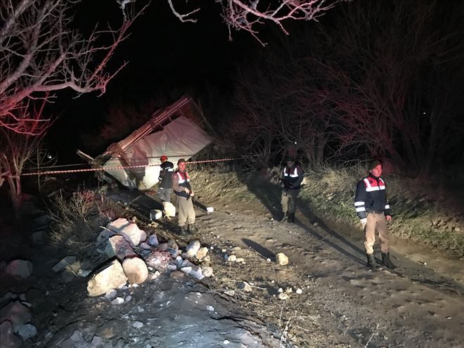 Aksaray´da kamyon devrildi: 1 ölü