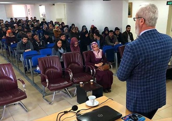 100 Öğrenciye Ücretsiz Umre Programının Seminerleri de Verildi