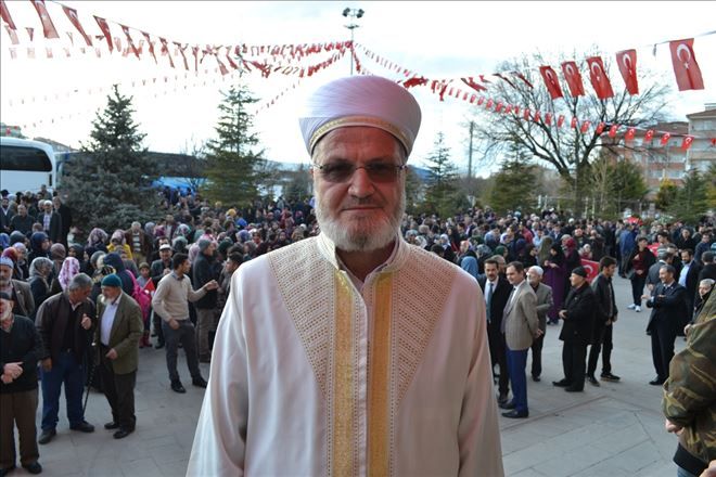 Aksaray´da 100 üniversite öğrencisi umreye uğurlandı 