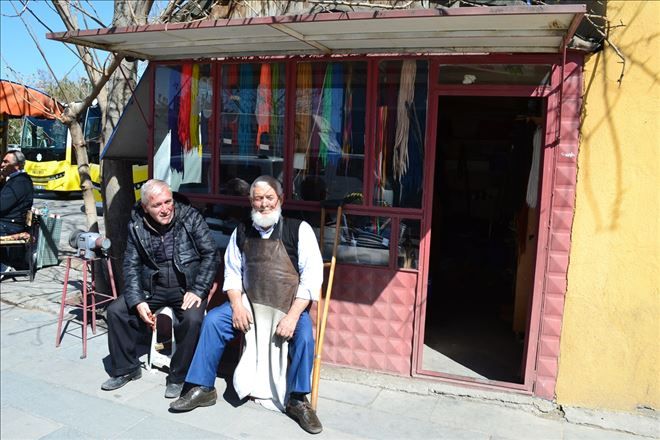 Yarım asırdır ayakkabı tamir ediyor