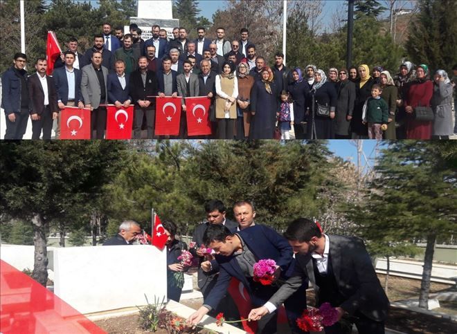 Şehitler İçin Dua Edip, Karanfil Bıraktılar