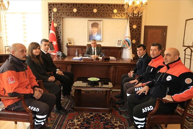 AFAD ve Bayan Futbolculardan Vali Pekmeze Ziyaret 