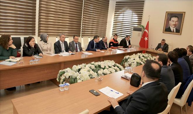 Toprak erozyonunun önlenmesi kum fırtınalarına karşı alınacak tedbirler görüşüldü.