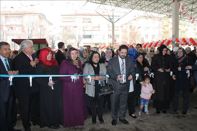 Aksaray´da hanımeli pazarı açıldı