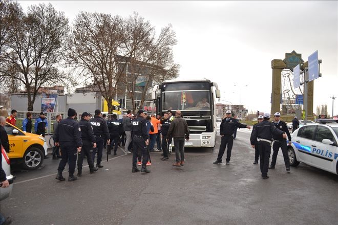 Adanaspor Taraftarı Aksaray´da Rezalet Çıkardı