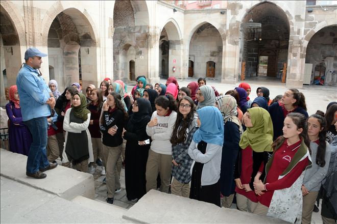 Öğrenciler Aksaray´ın Tarihini Öğreniyor 