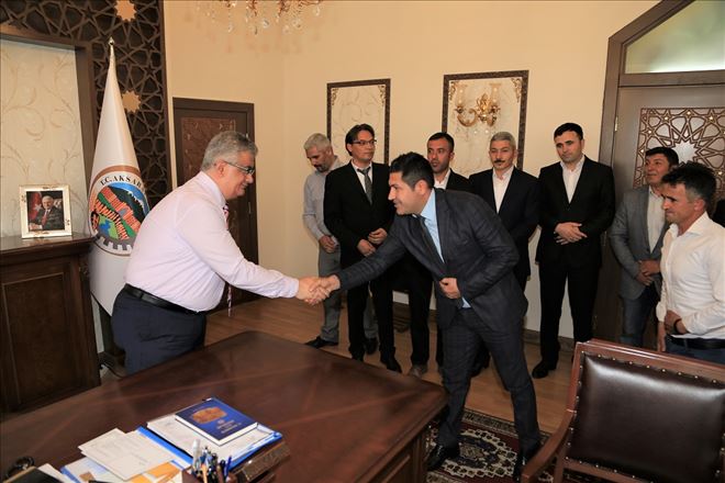 Yetiştirme Yurtlarından Ayrılanlar Yardımlaşma Derneğinden Vali Pekmez´e ziyaret