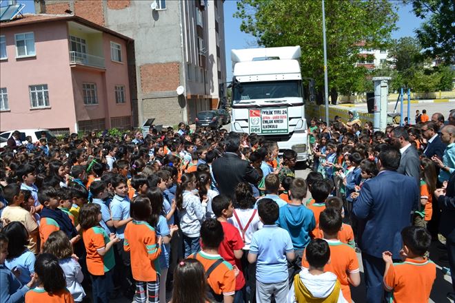 Aksaray´da öğrencilerden Suriye´lilere yardım