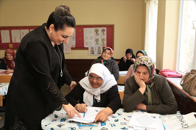 Okuma yazma seferberliğine kadınlardan büyük ilgi