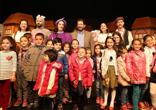 Fareli Köyün Kavalcısı Çocukları Eğlendirdi